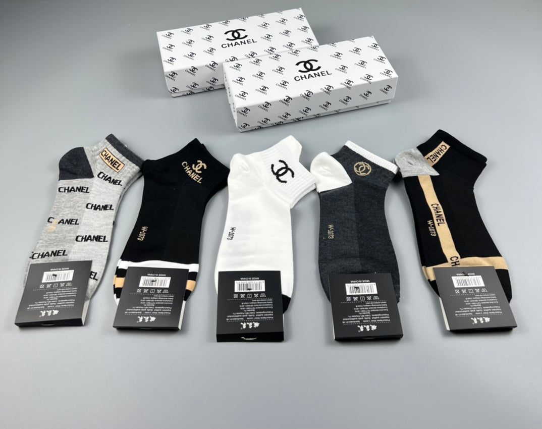 Chanel Contrast Emblem Details Ankle Socks - 5-Pair Set