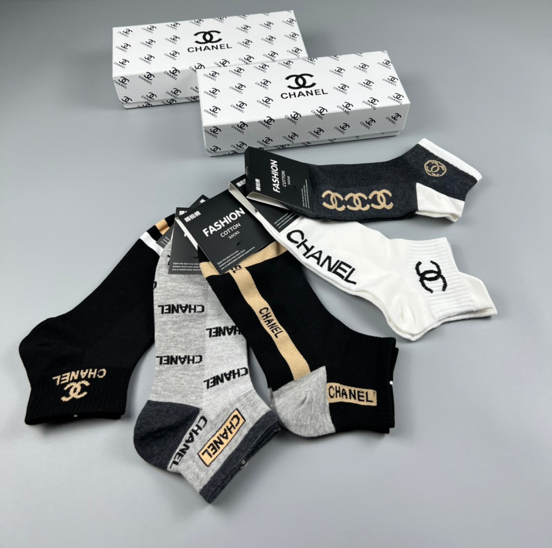 Chanel Contrast Emblem Details Ankle Socks - 5-Pair Set