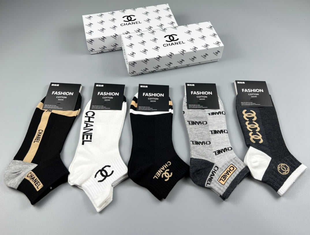 Chanel Contrast Emblem Details Ankle Socks - 5-Pair Set