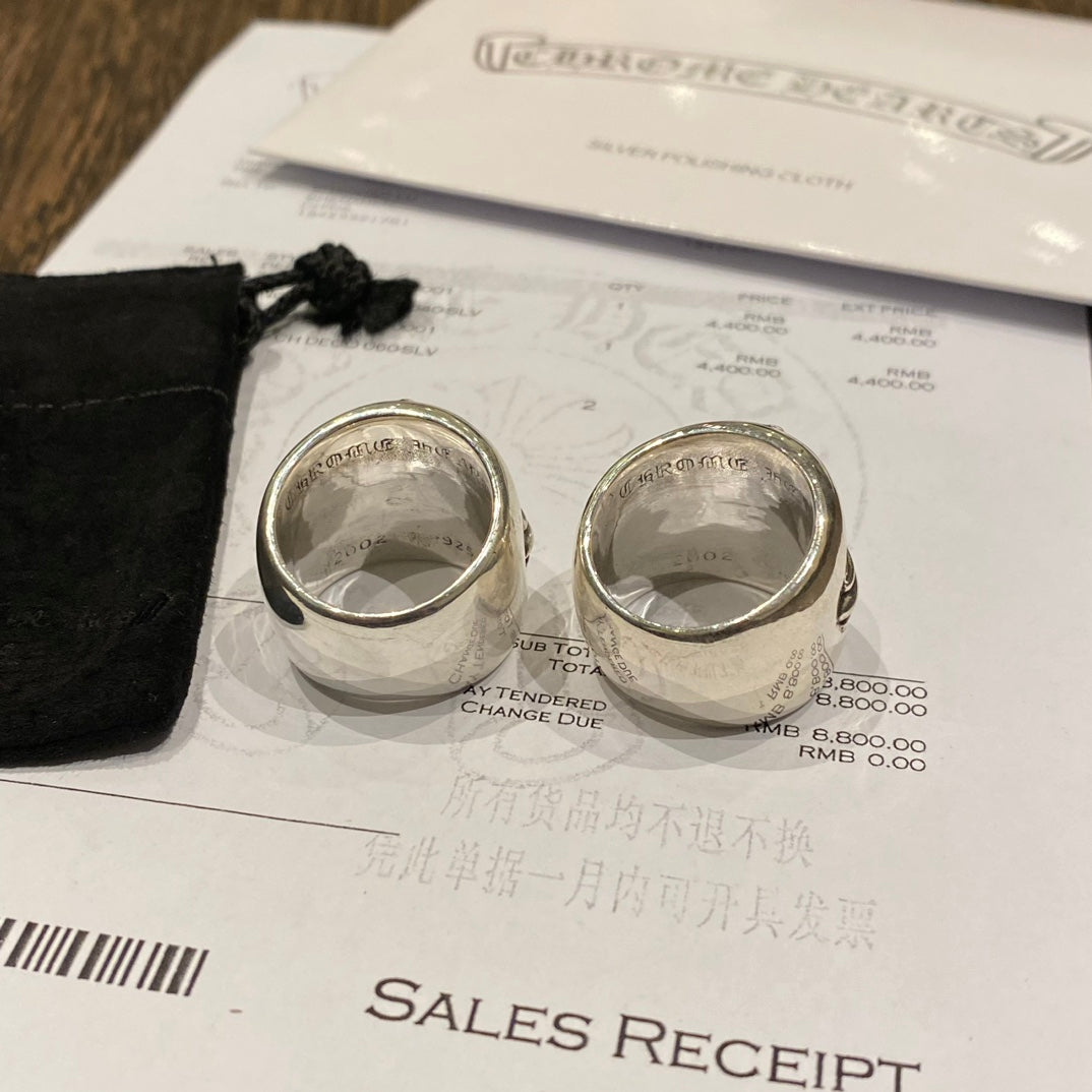 Martin Graham ring in polished metal-tone – detail view