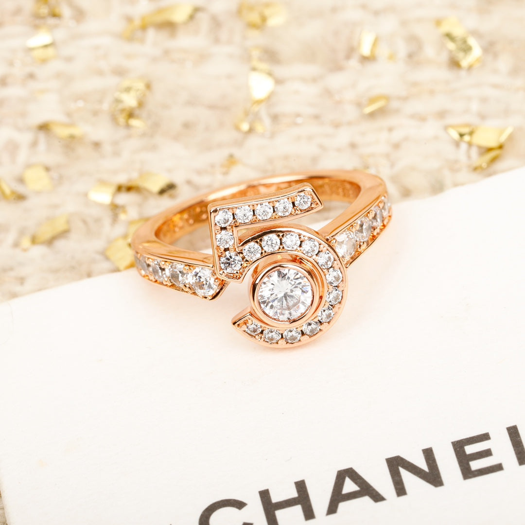 Martin Graham ring in polished metal-tone – detail view