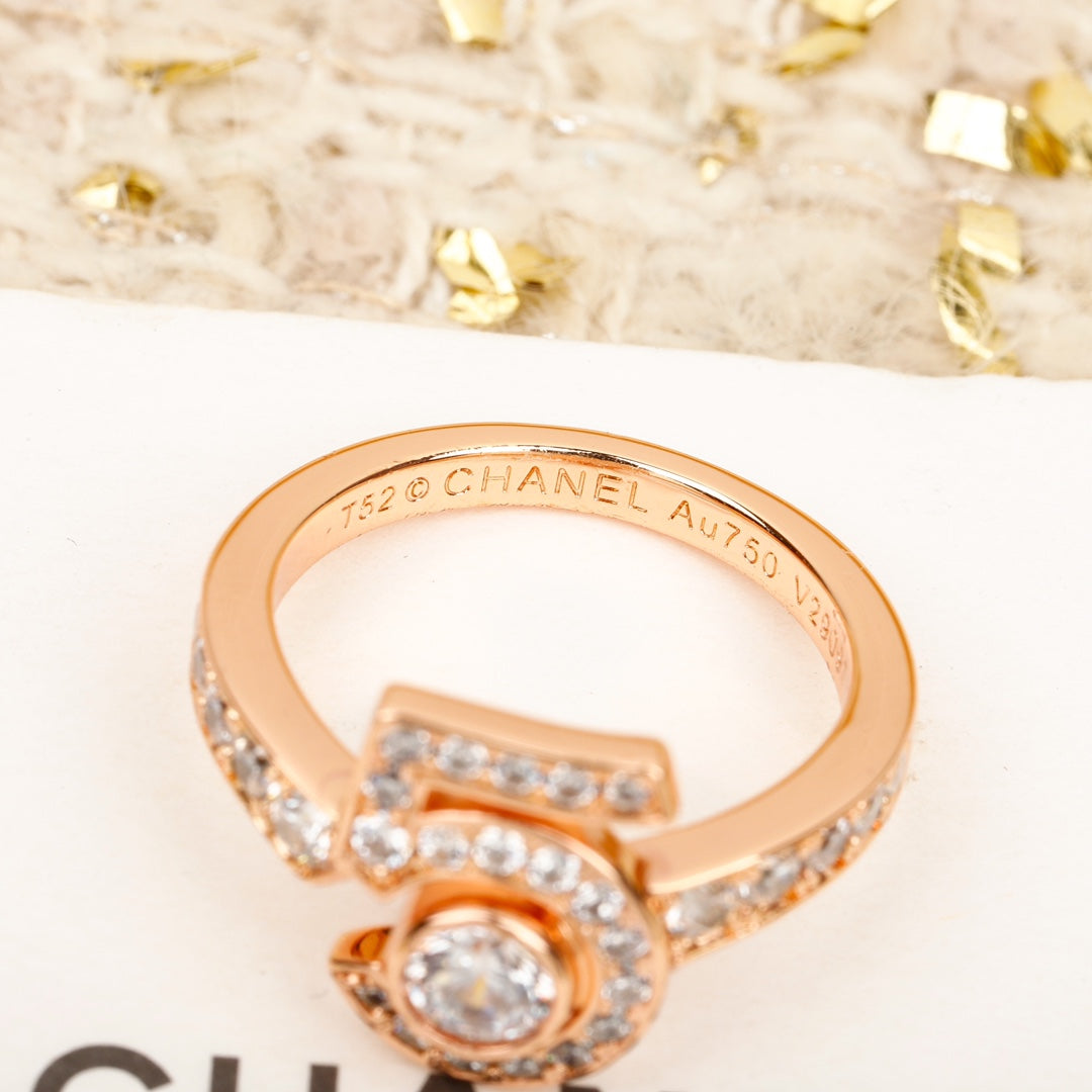 Martin Graham ring in polished metal-tone – close-up detail