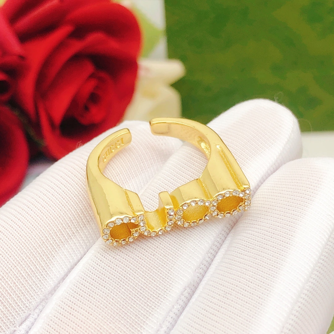 Martin Graham ring in polished metal-tone – side detail