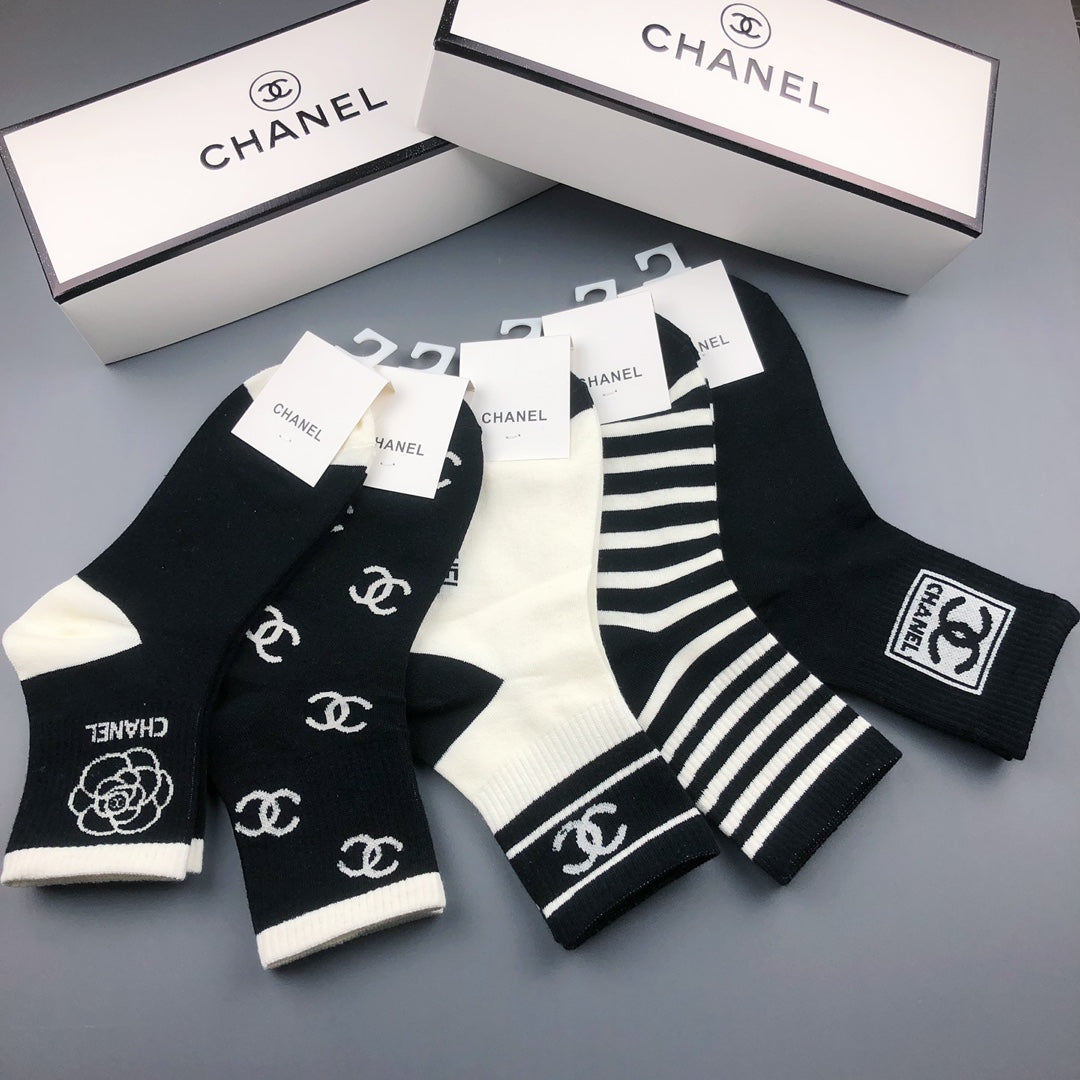 Chanel Visible Branded Cuff Or Emblem Details No-Show Socks - 5-Pair Set