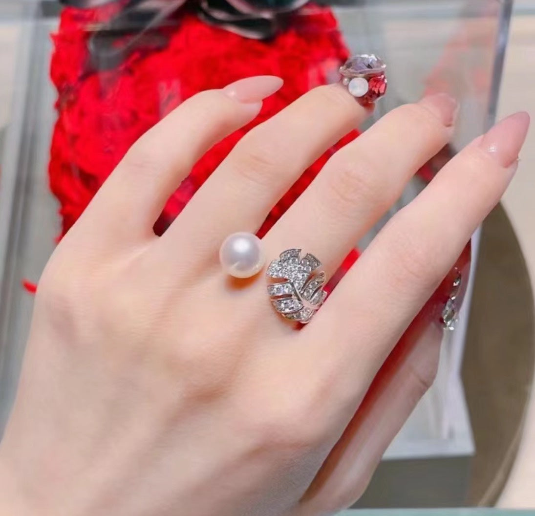 Martin Graham ring in polished metal-tone – close-up detail