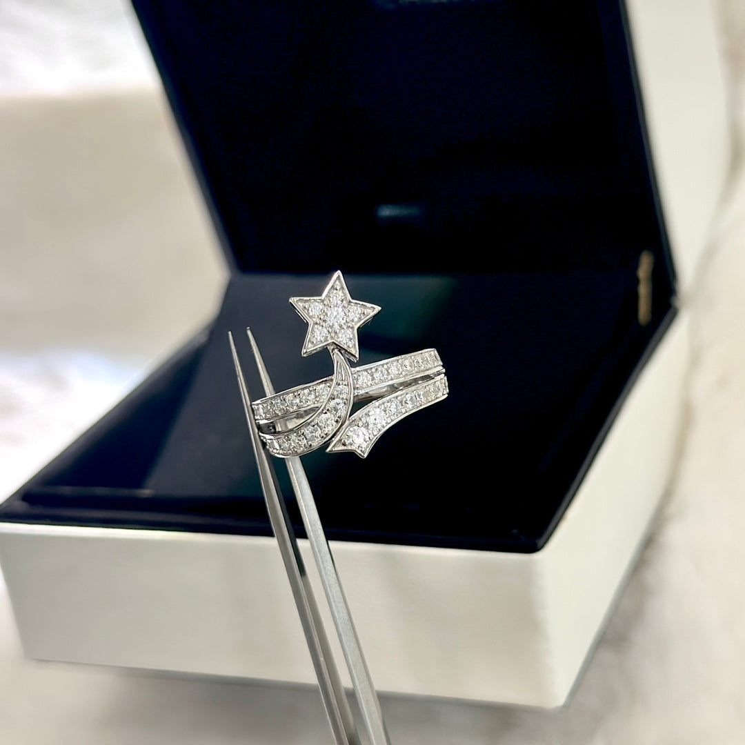 Martin Graham ring in polished metal-tone – detail view
