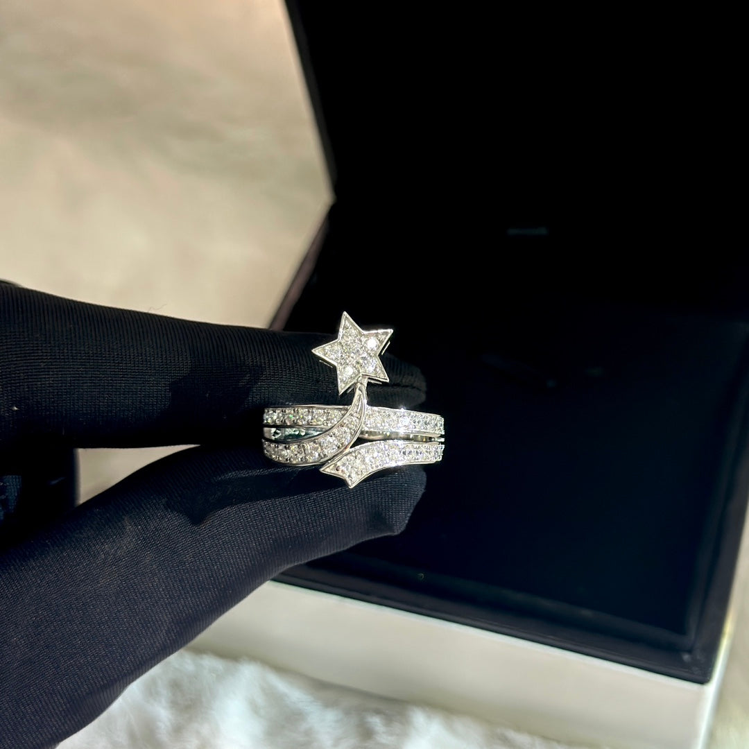 Martin Graham ring in polished metal-tone – close-up detail
