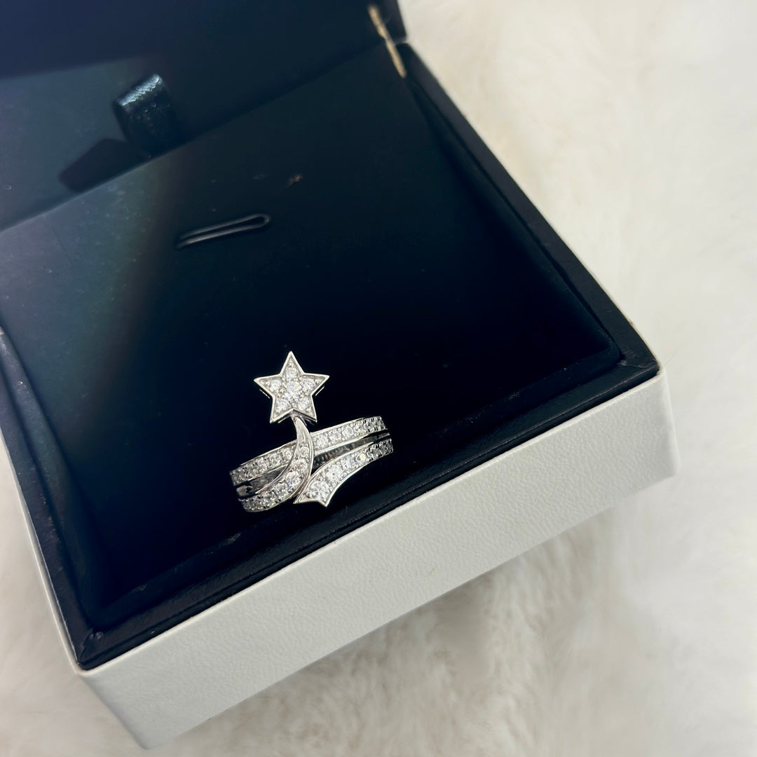 Martin Graham ring in polished metal-tone – detail view