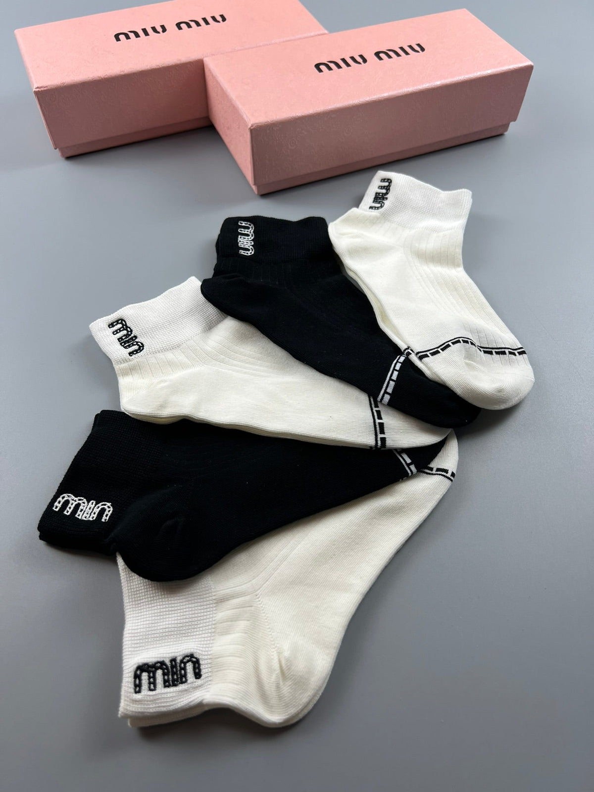 Miu Miu Clean Wordmark Details Ankle Socks