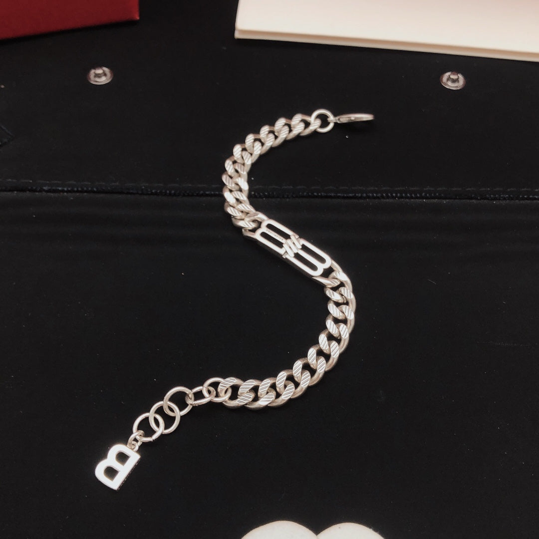 Martin Graham bracelet in polished metal-tone – close-up detail
