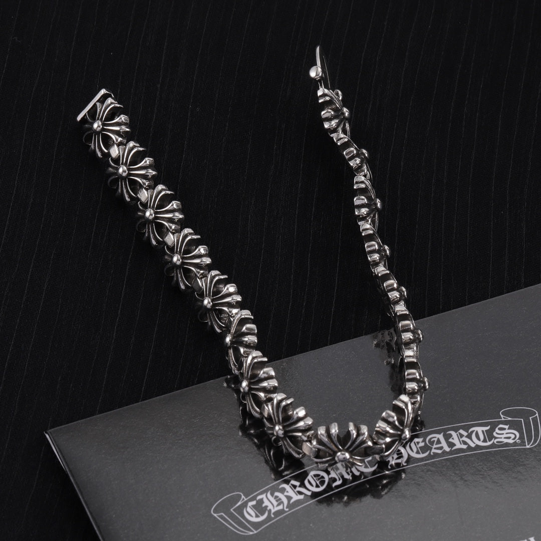 Martin Graham bracelet in polished metal-tone – detail view