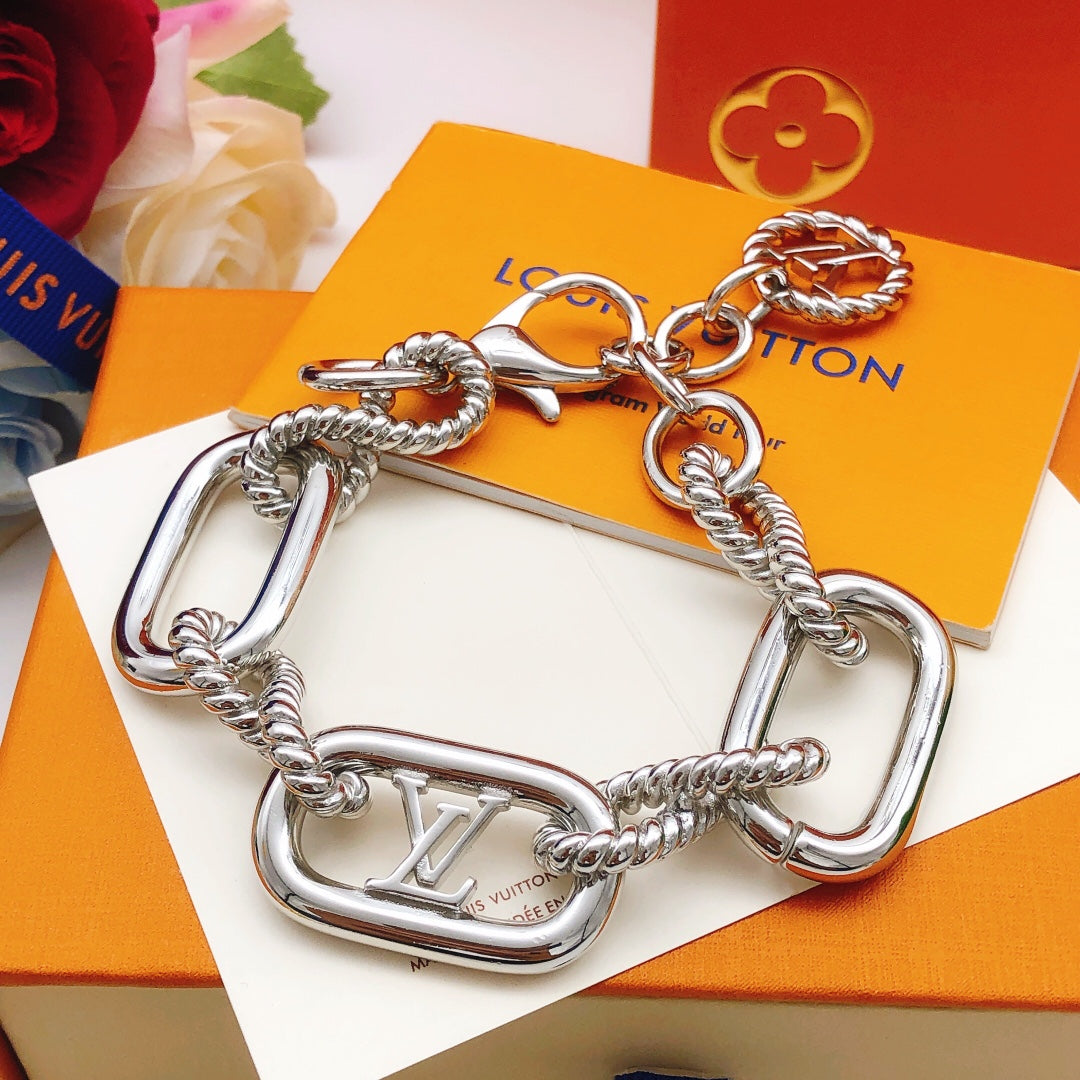 Martin Graham bracelet in polished metal-tone – detail view