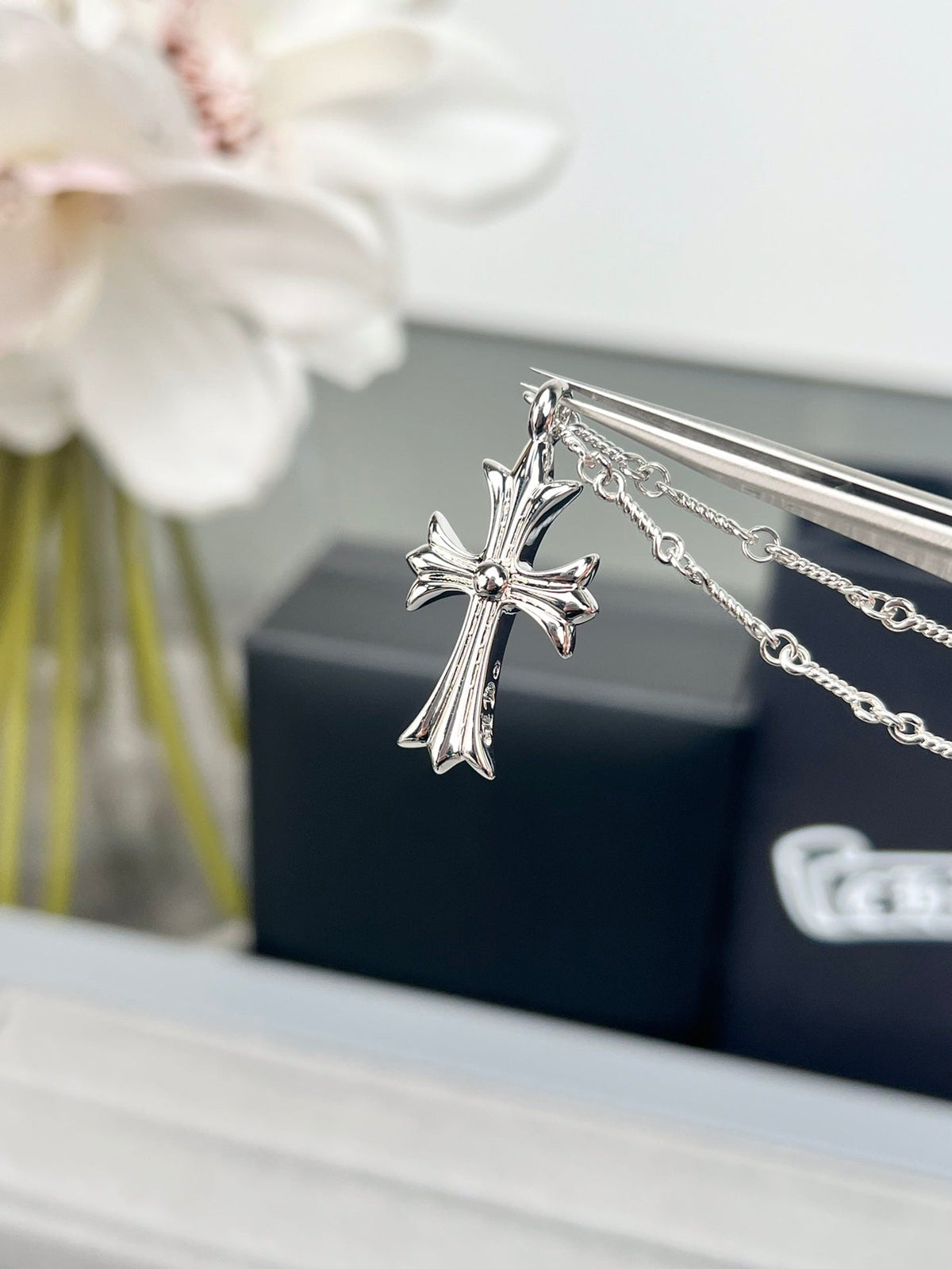 Martin Graham pendant necklace in polished metal-tone – close-up detail