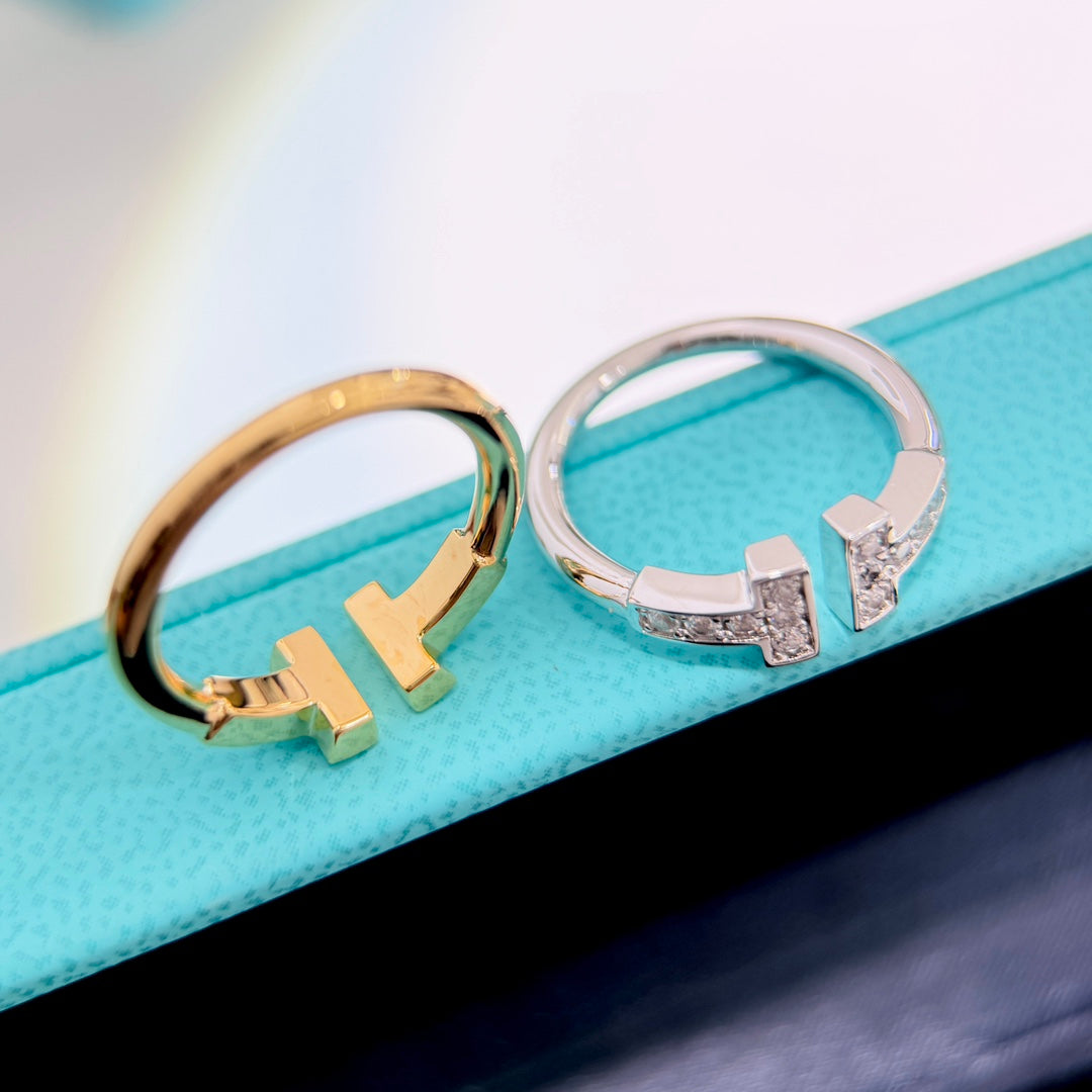 Martin Graham ring in polished metal-tone – side detail