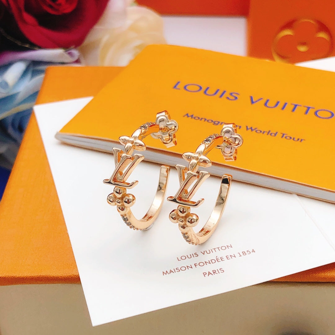 Martin Graham earrings in polished metal-tone – detail view