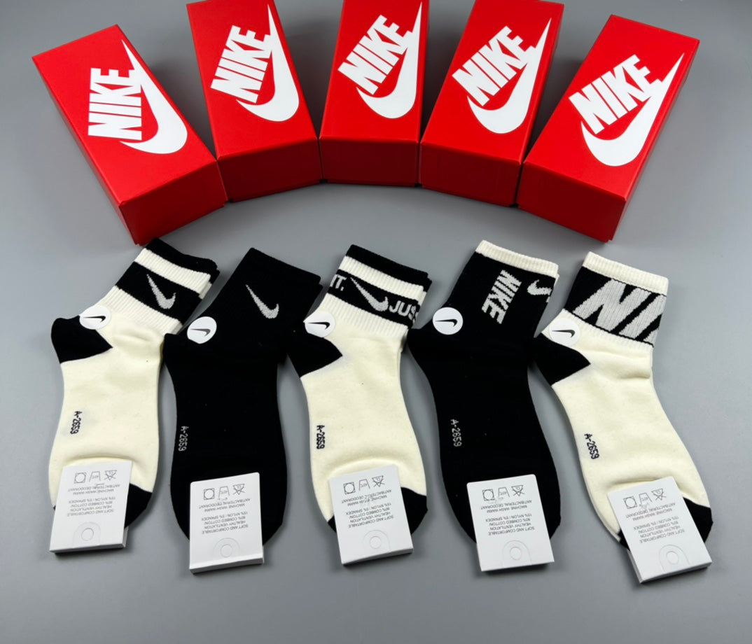 Nike Cotton Contrast Swoosh And Wordmark Details Ankle Socks