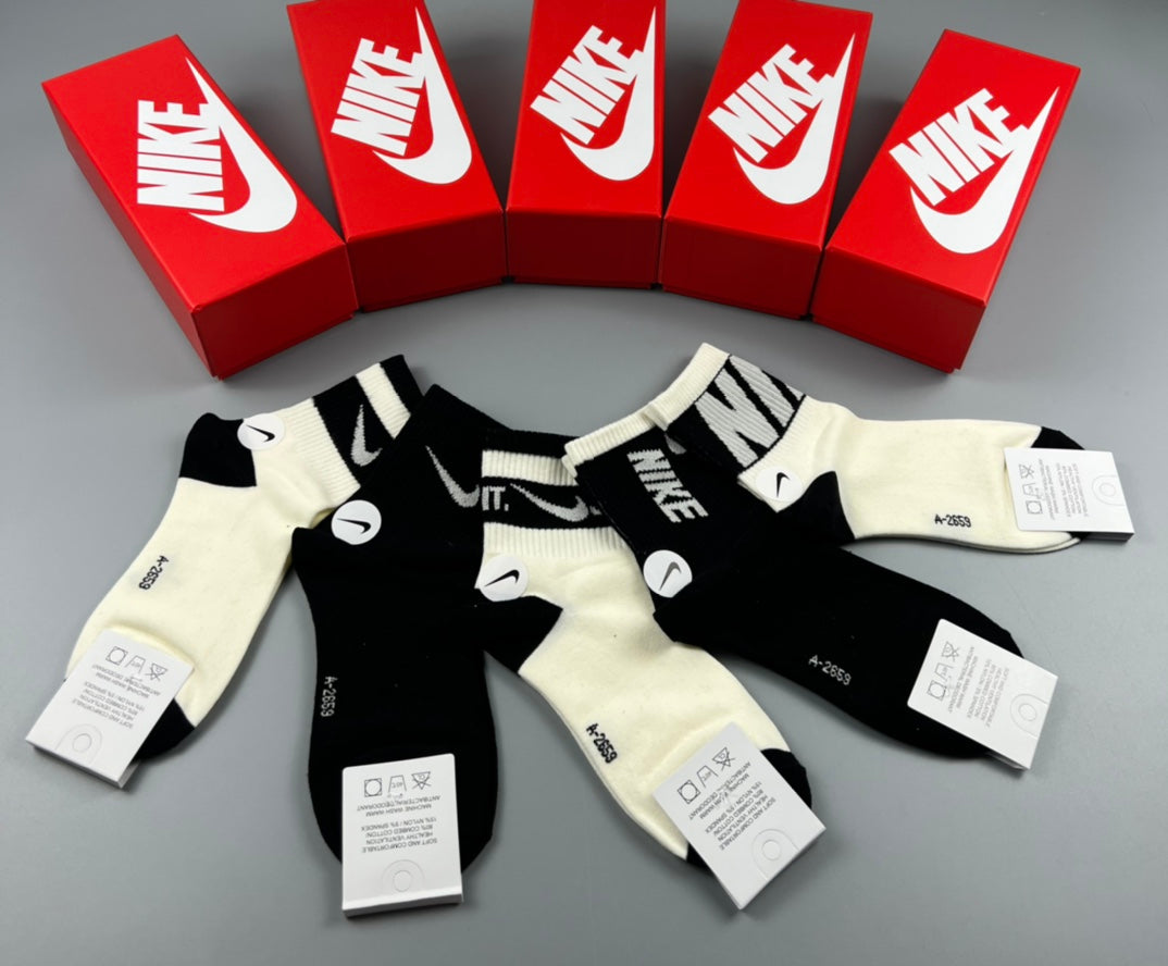 Nike Cotton Contrast Swoosh And Wordmark Details Ankle Socks