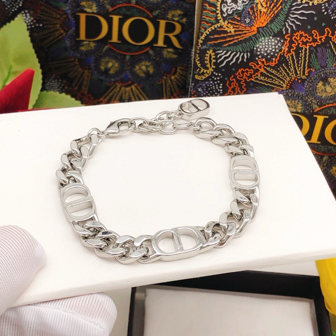Martin Graham bracelet in polished metal-tone – detail view