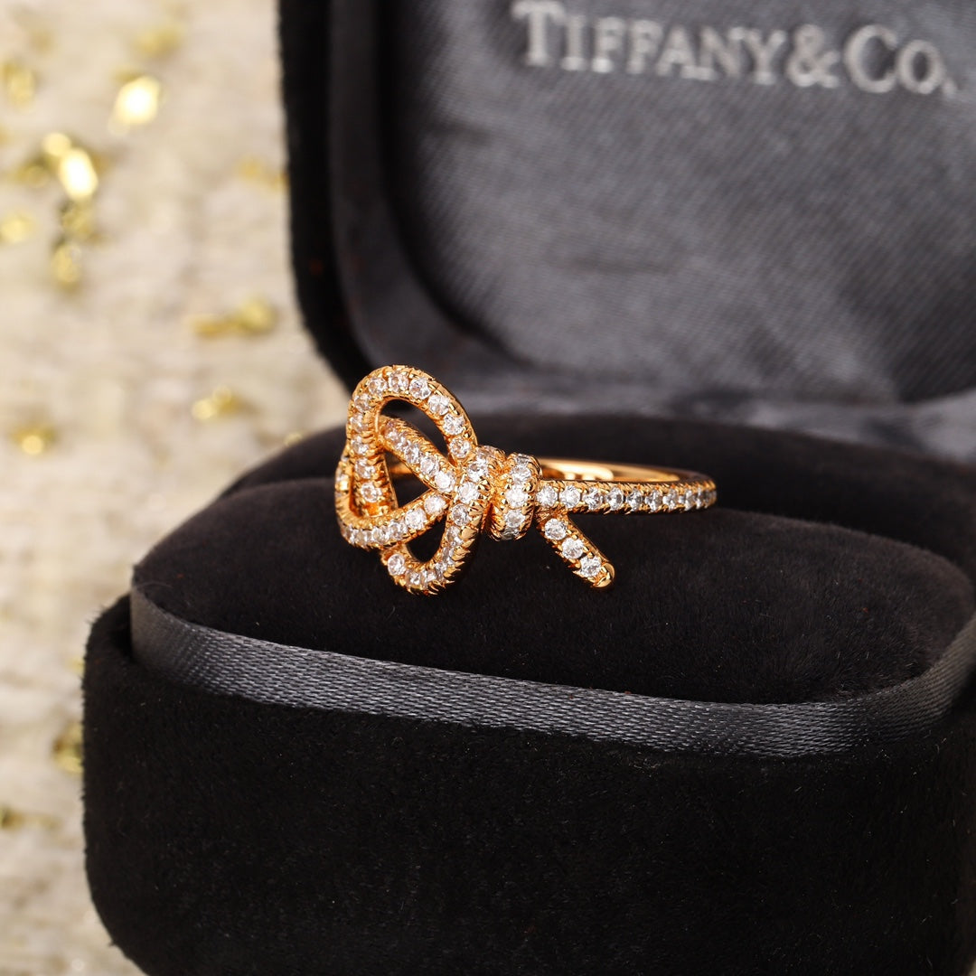 Martin Graham ring in polished metal-tone – side detail