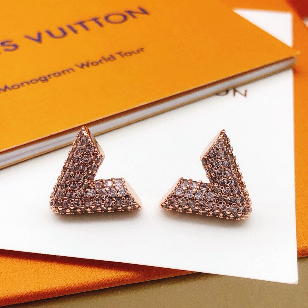Martin Graham fashion accessory in polished metal-tone – close-up detail