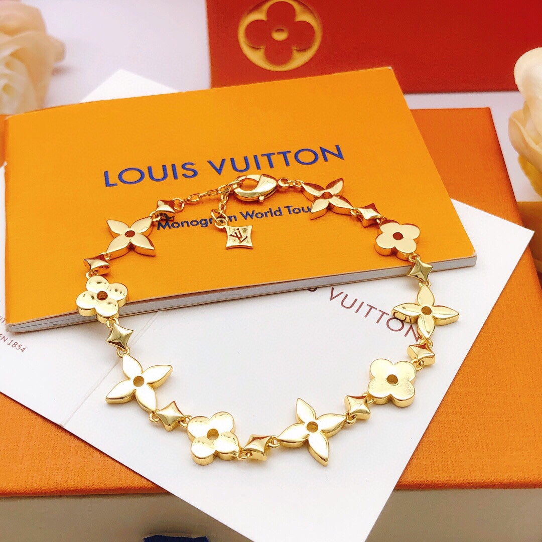 Martin Graham bracelet in polished metal-tone – detail view