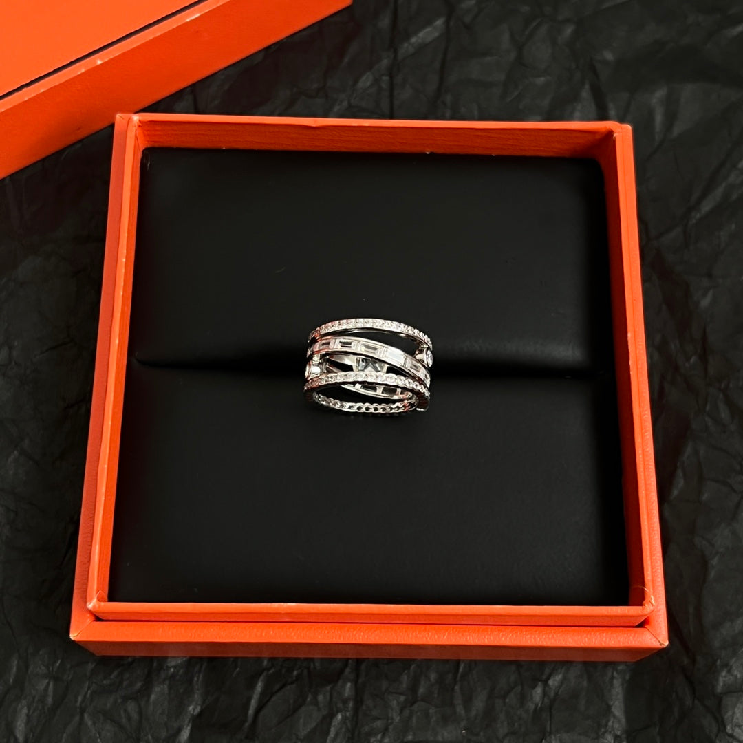 Martin Graham ring in polished metal-tone – detail view