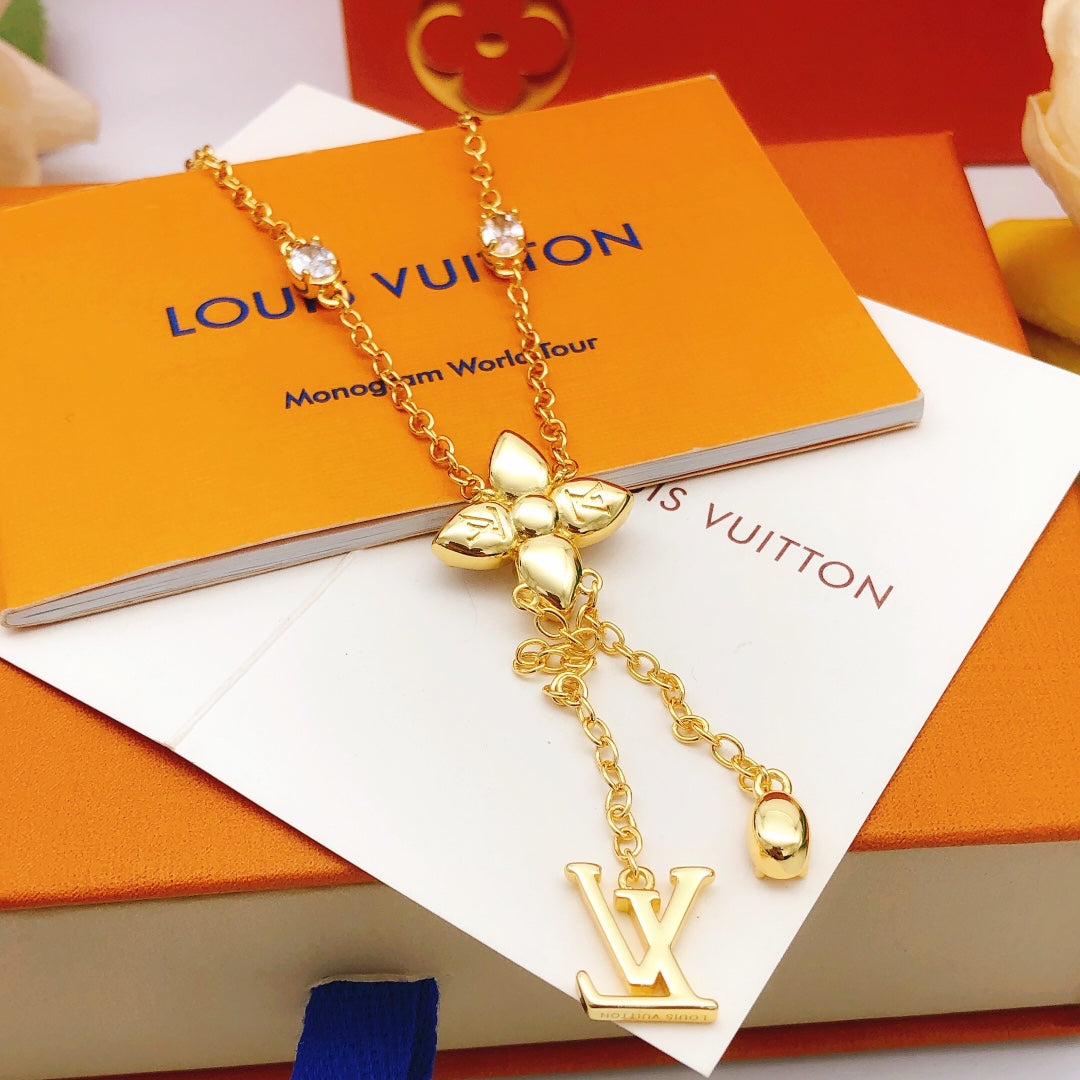 Martin Graham pendant necklace in polished metal-tone – close-up detail