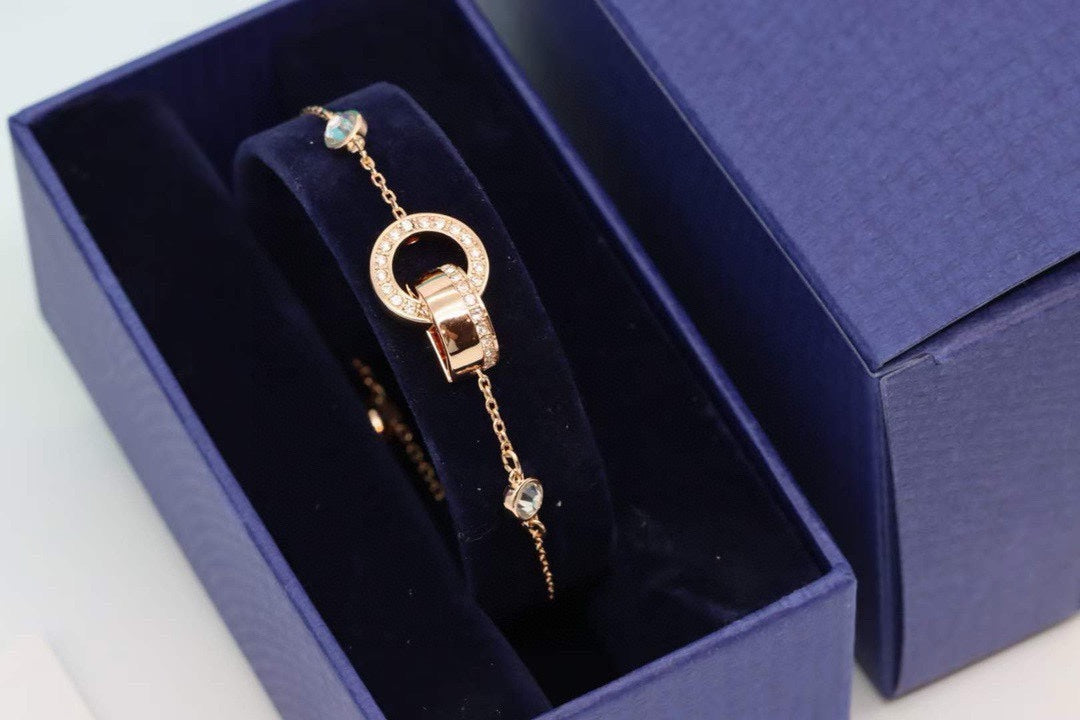 Martin Graham bracelet in polished metal-tone – detail view