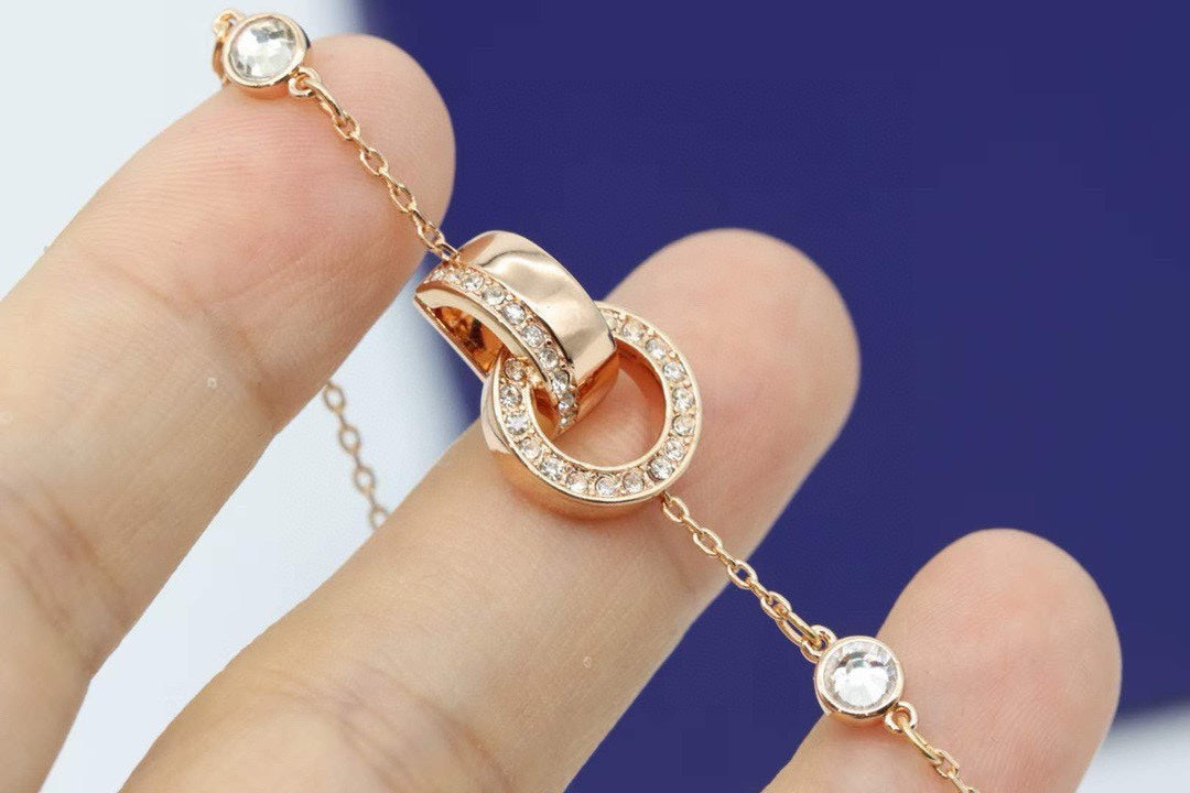 Martin Graham bracelet in polished metal-tone – close-up detail