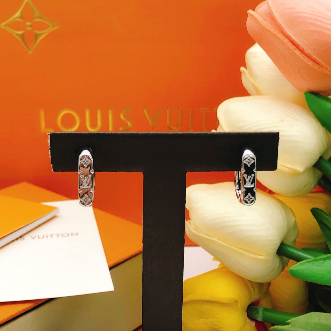 Martin Graham earrings in polished metal-tone – side detail