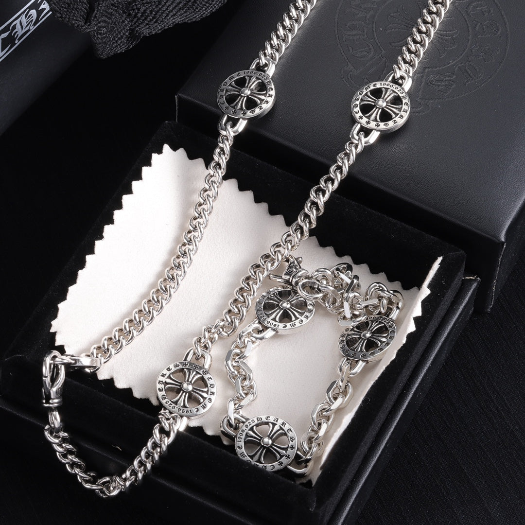 Martin Graham pendant necklace in polished metal-tone – close-up detail