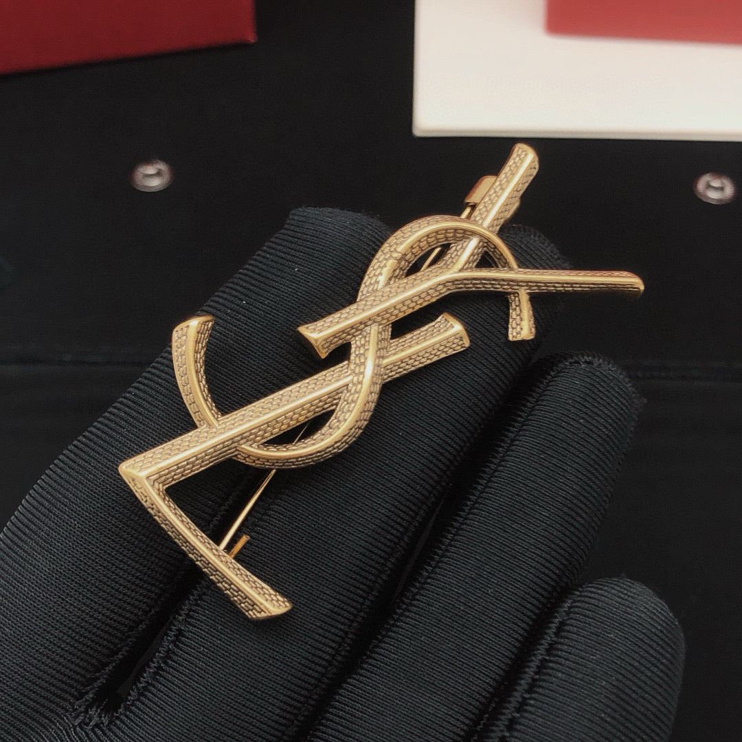 Martin Graham brooch in polished metal-tone – detail view