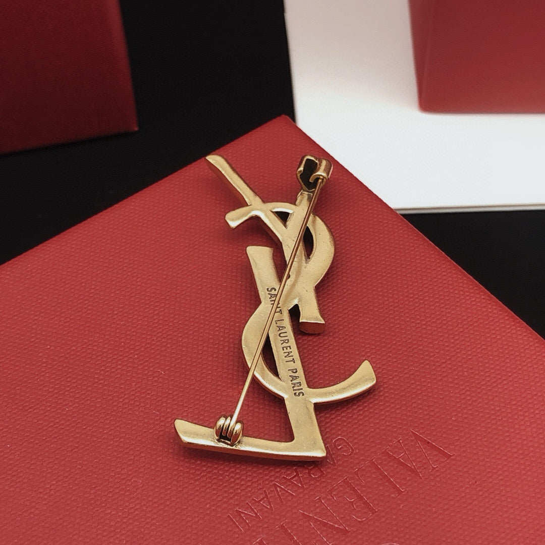 Martin Graham brooch in polished metal-tone – close-up detail