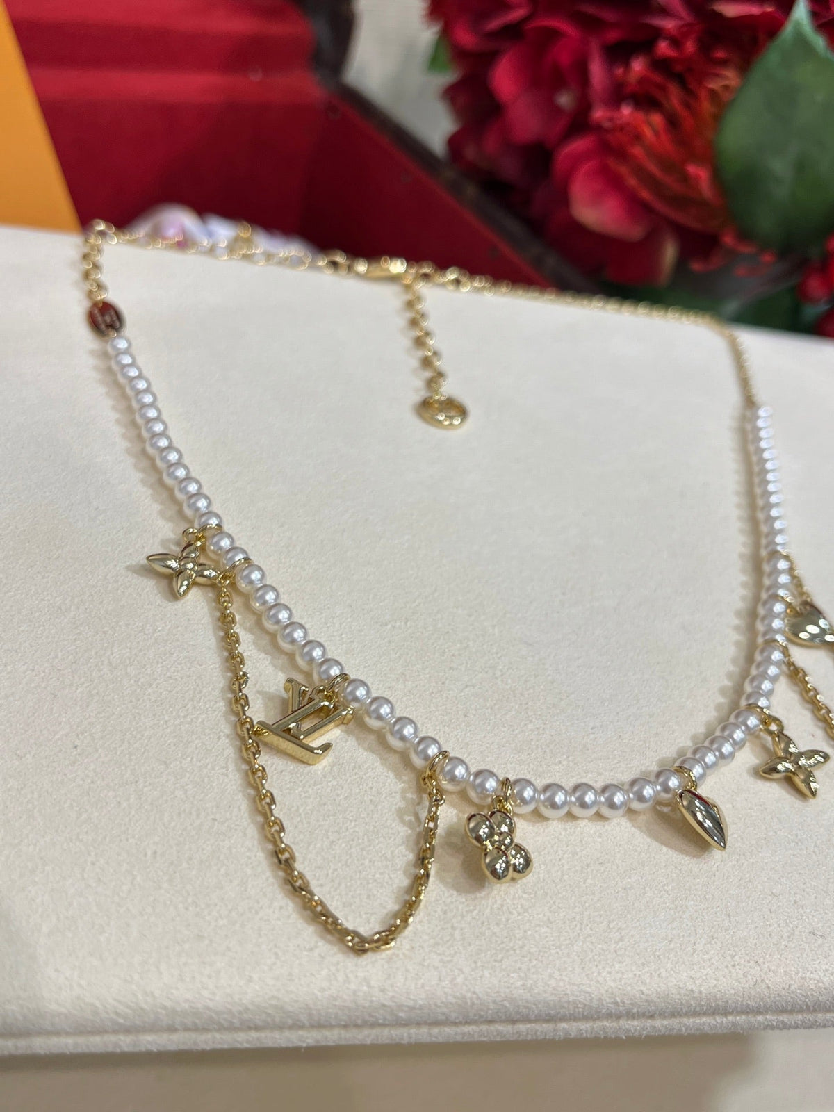 Martin Graham pendant necklace in polished metal-tone – close-up detail