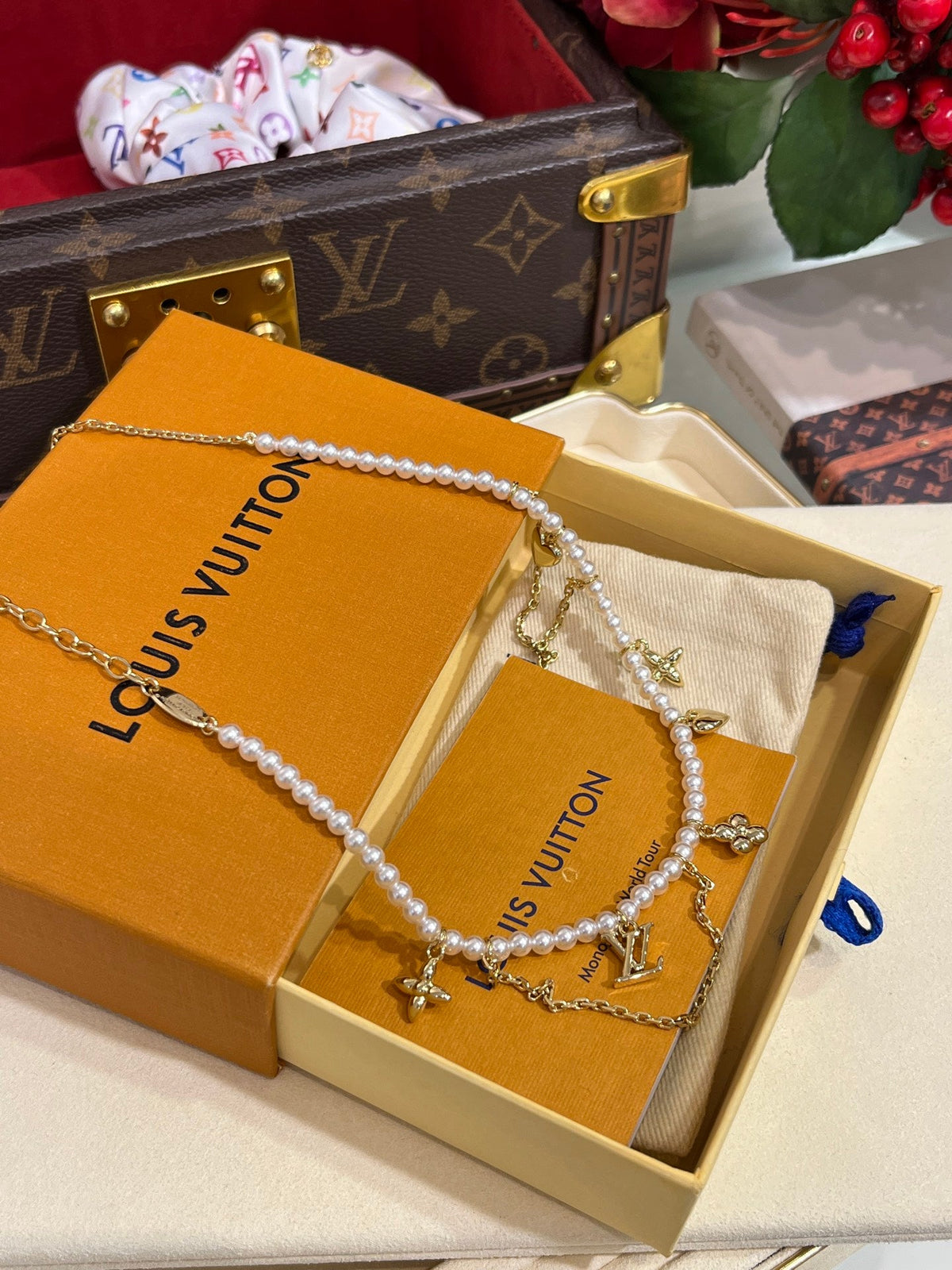 Martin Graham pendant necklace in polished metal-tone – detail view