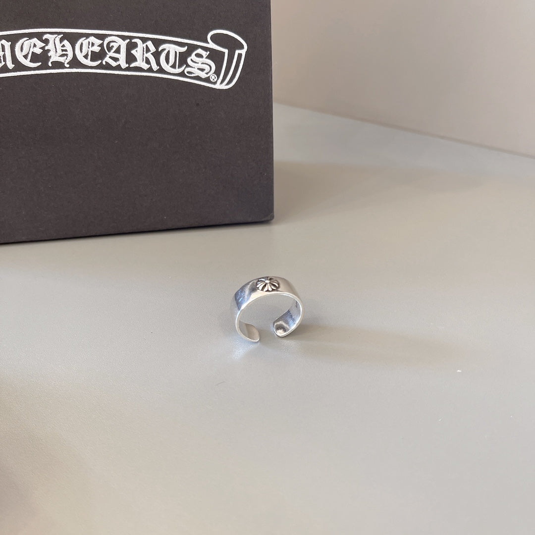 Martin Graham ring in polished metal-tone – close-up detail