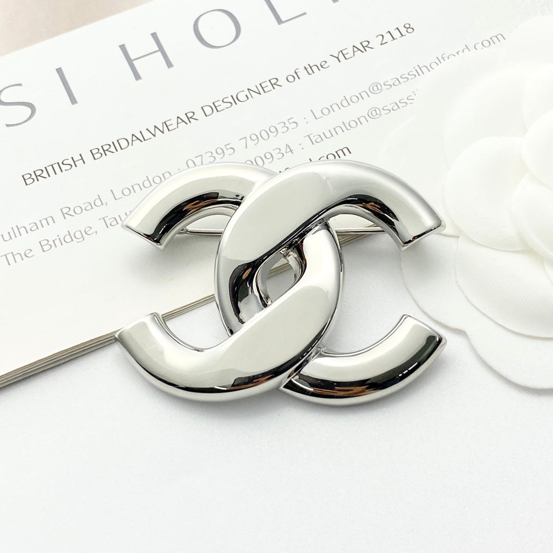 Martin Graham brooch in polished metal-tone – close-up detail