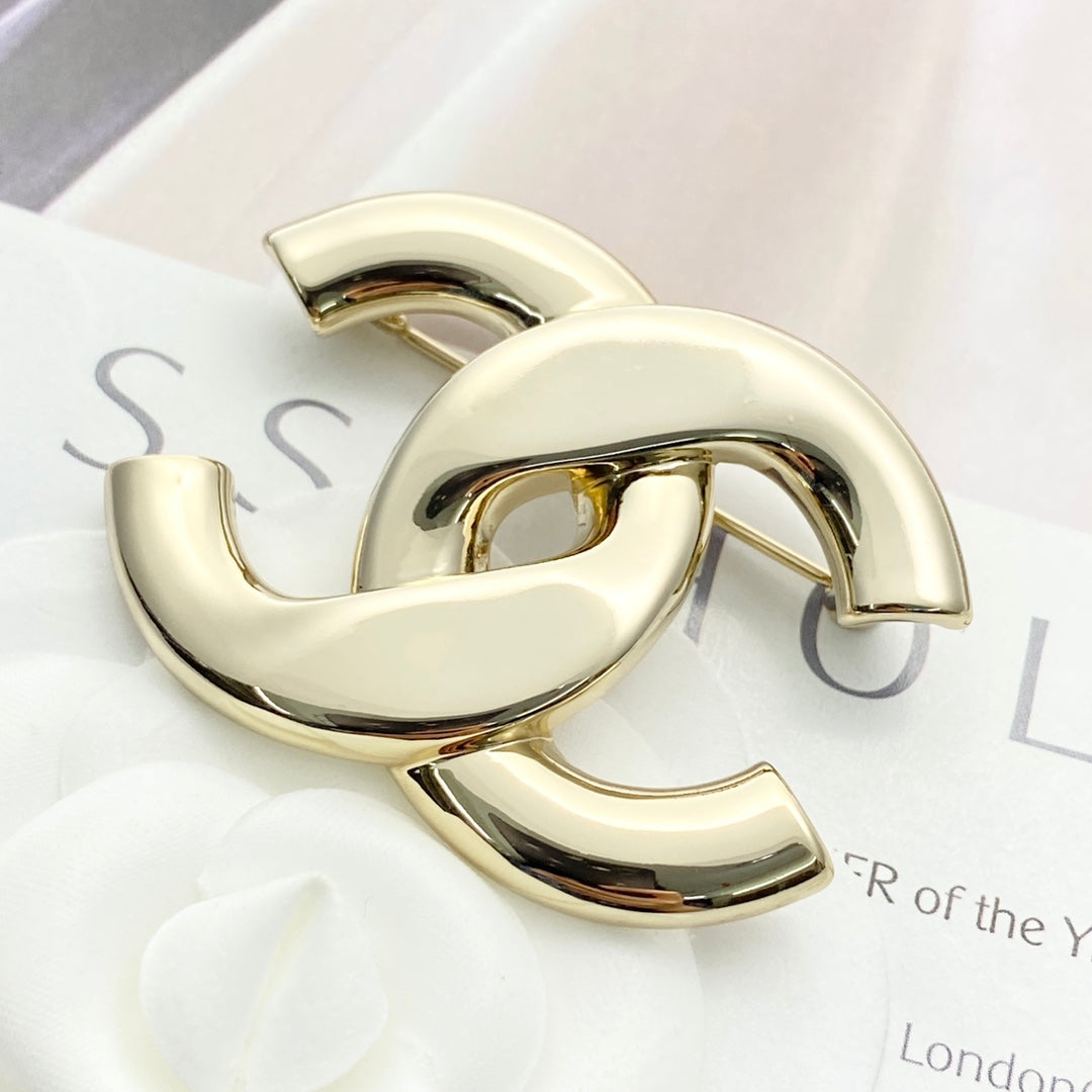 Martin Graham brooch in polished metal-tone – side detail