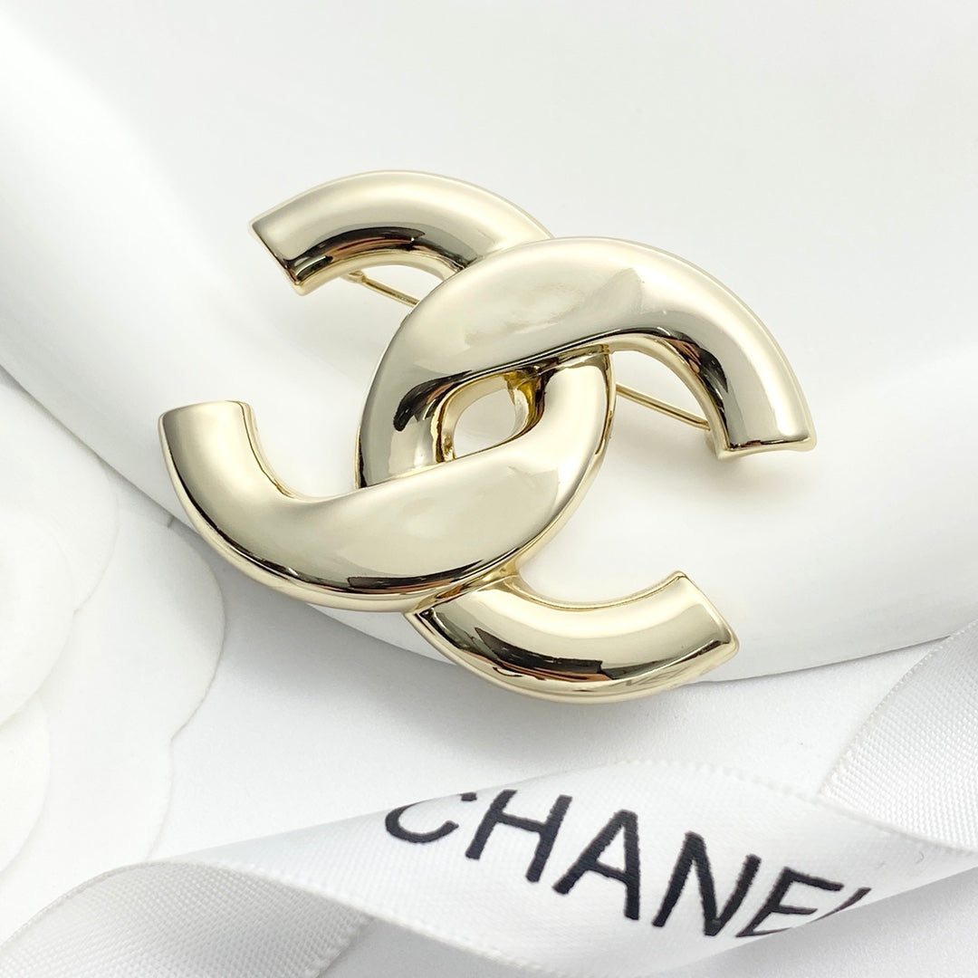 Martin Graham brooch in polished metal-tone – styled product view