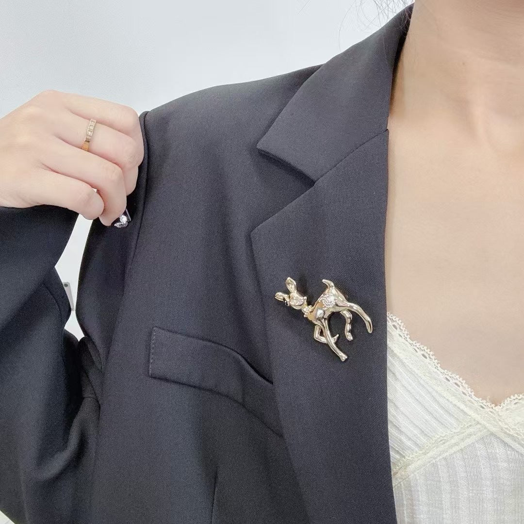 Martin Graham brooch in polished metal-tone – detail view