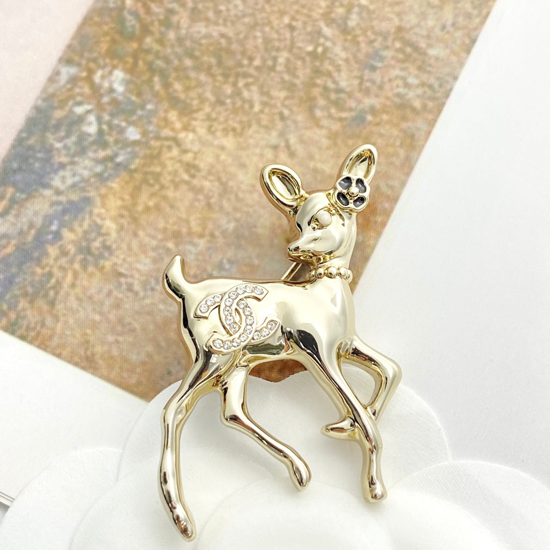 Martin Graham brooch in polished metal-tone – close-up detail