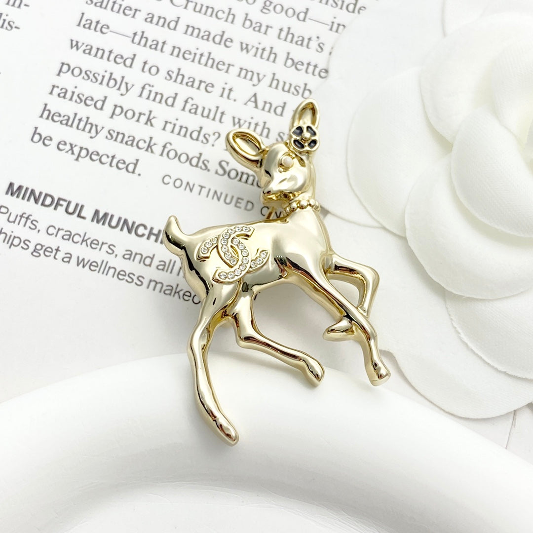 Martin Graham brooch in polished metal-tone – side detail