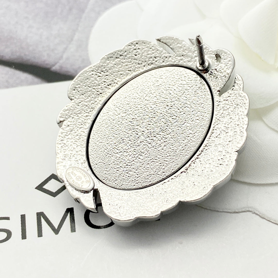 Martin Graham brooch in polished metal-tone – close-up detail