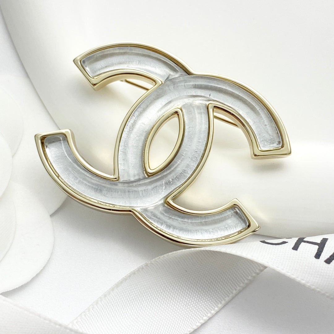 Martin Graham brooch in polished metal-tone – detail view
