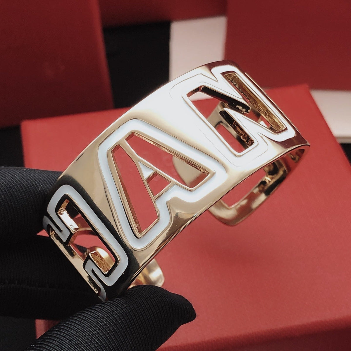 Martin Graham Signature bangle in gold-tone – front product view