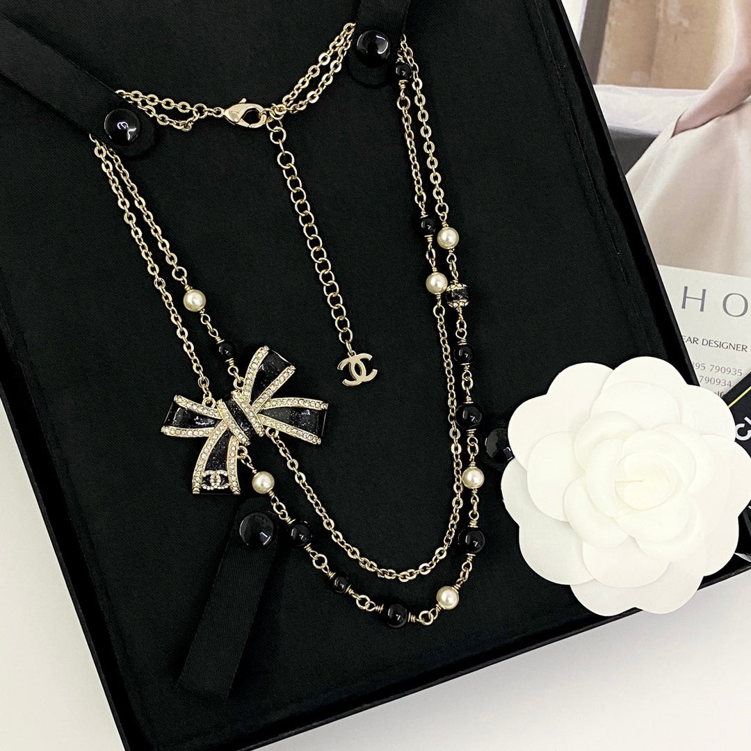 Martin Graham pendant necklace in polished metal-tone – side detail