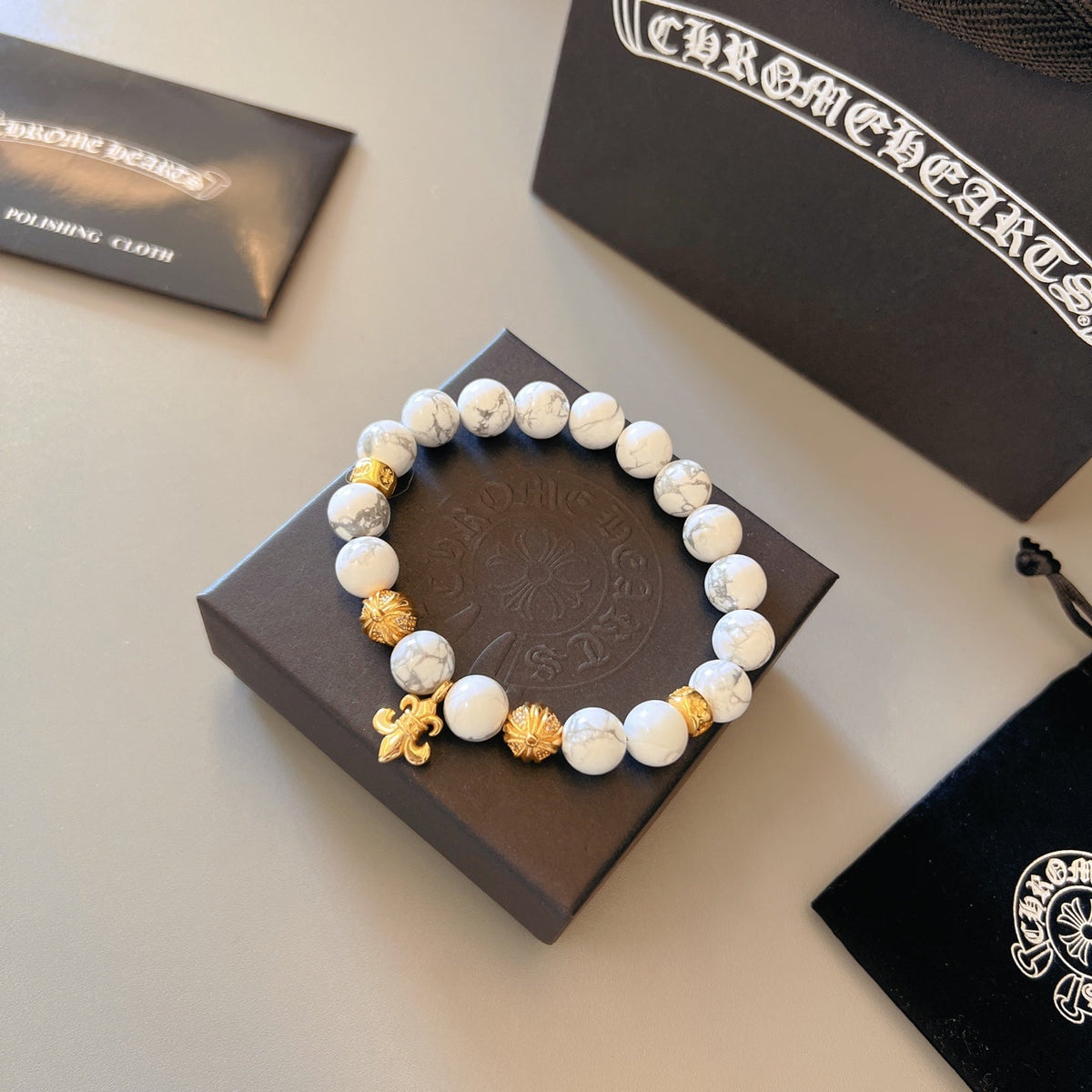 Martin Graham beaded bracelet in polished metal-tone – detail view