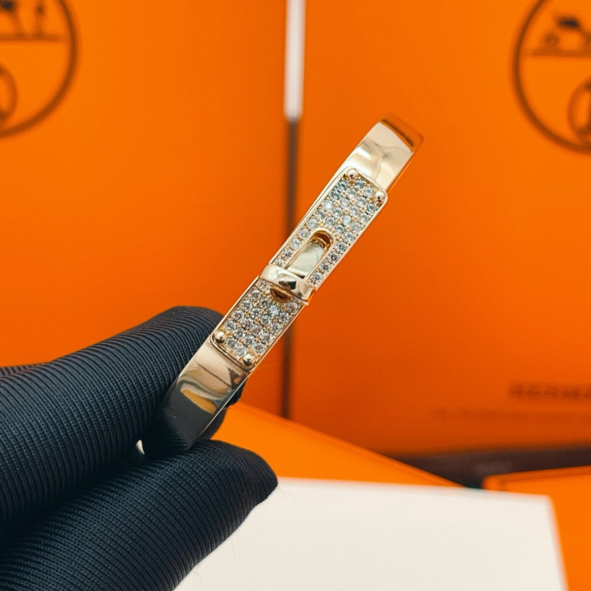 Martin Graham bangle in polished metal-tone – detail view