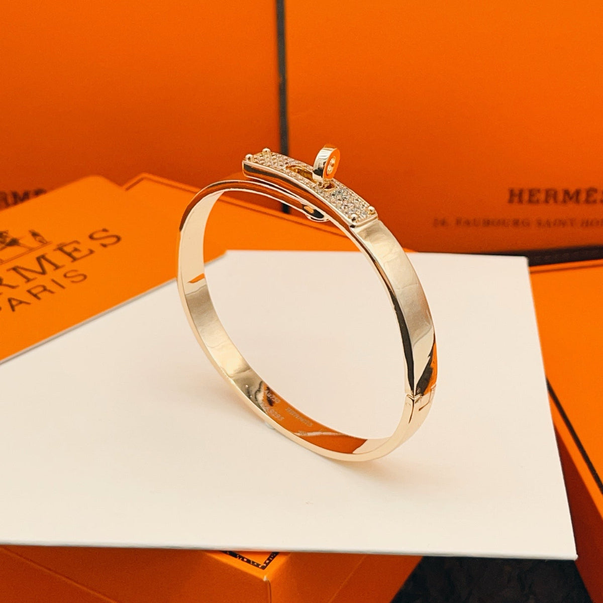 Martin Graham bangle in polished metal-tone – side detail