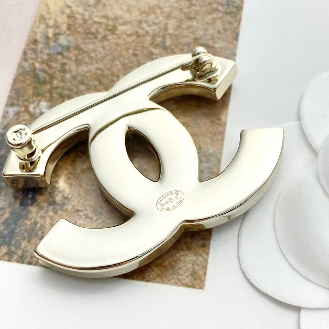 Martin Graham brooch in polished metal-tone – side detail